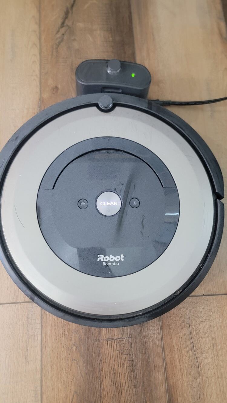 iRobot Roomba E6 Robot Vacuum With Charging Base Filter Wi-Fi Witn New Battery